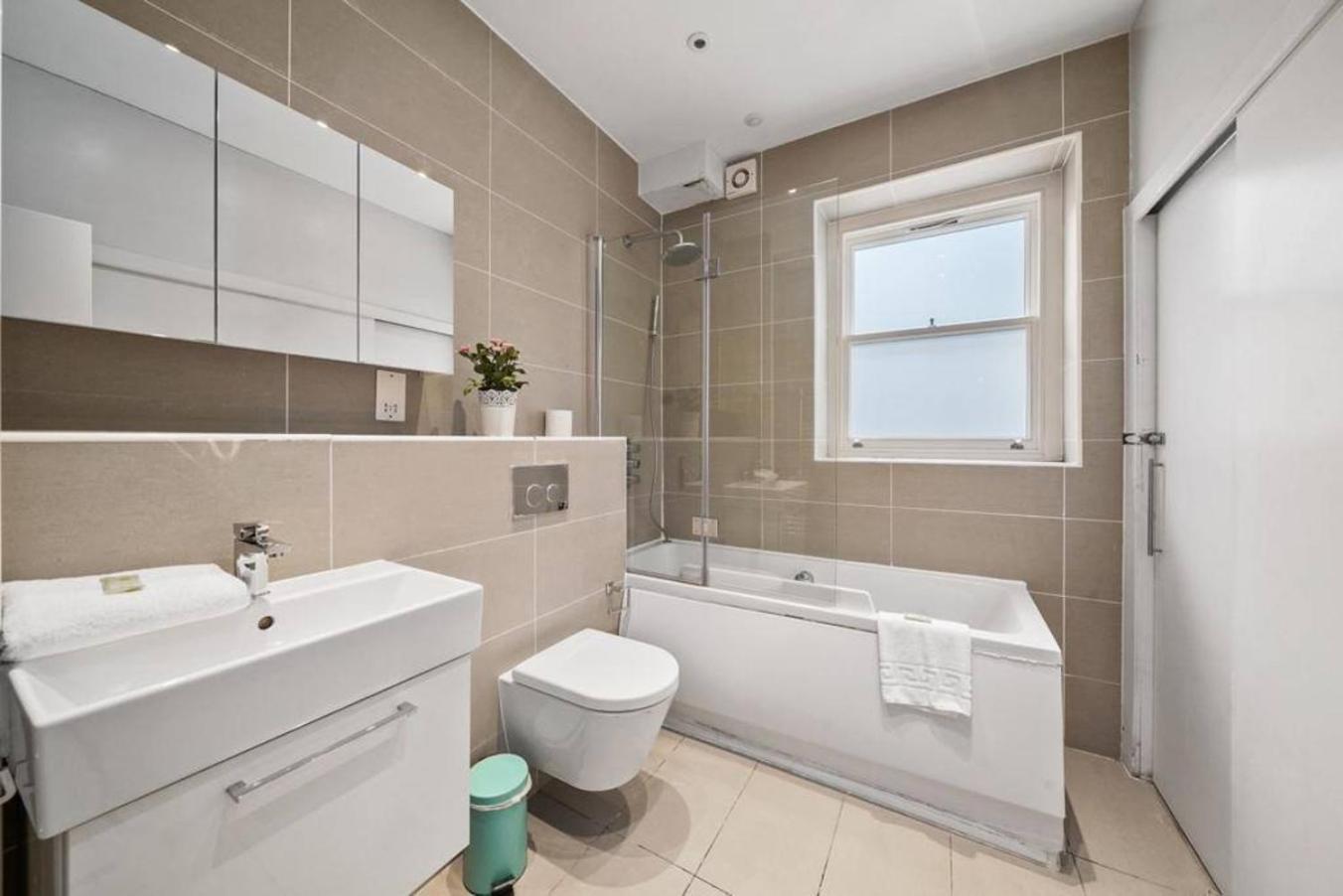 3 Bedroom Duplex Penthouse In Camden * London