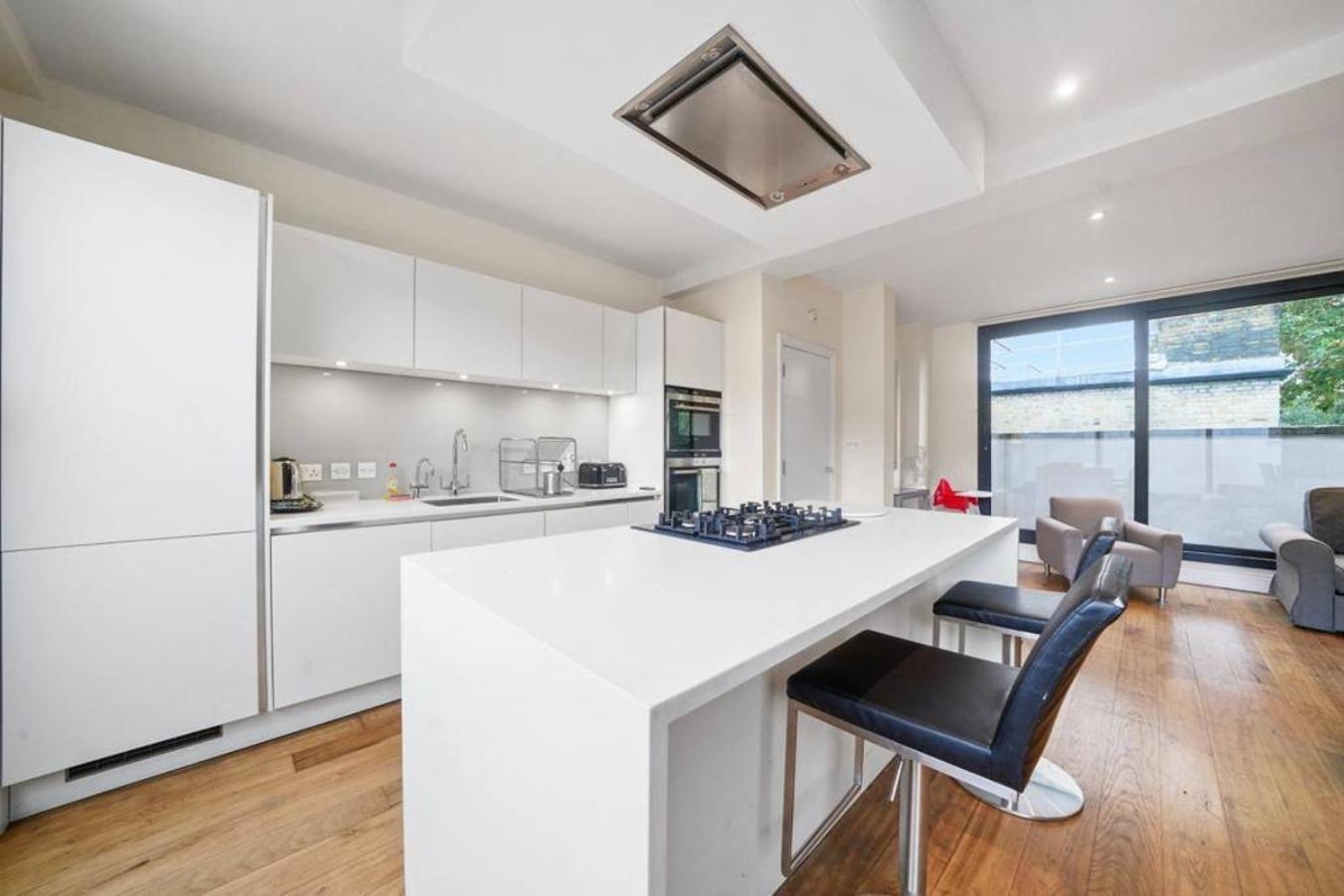 3 Bedroom Duplex Penthouse In Camden Apartment
