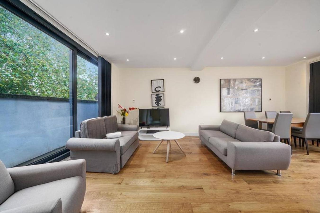 3 Bedroom Duplex Penthouse In Camden Apartment London